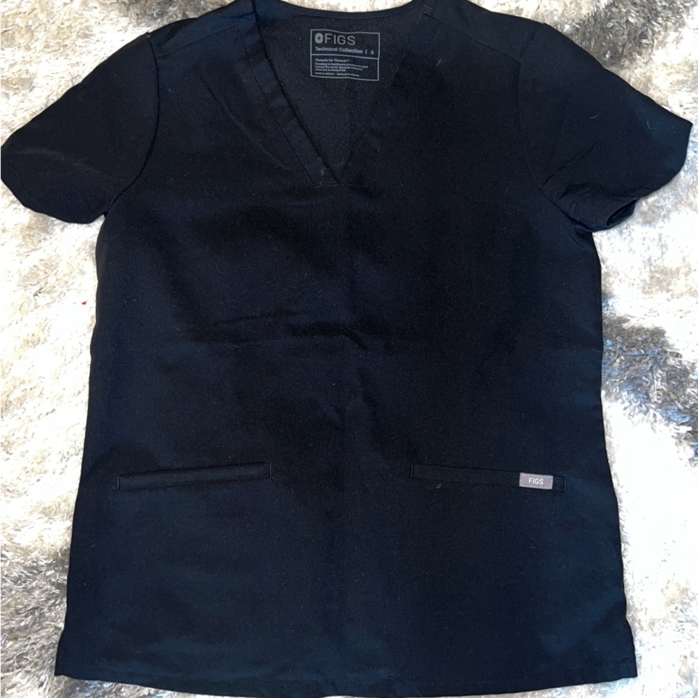 NWOT FIGS women's Black Casma™ - Three-Pocket Scrub Top - S / Black